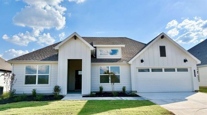 Property Photo: 1137 Keystone Drive TX 76048