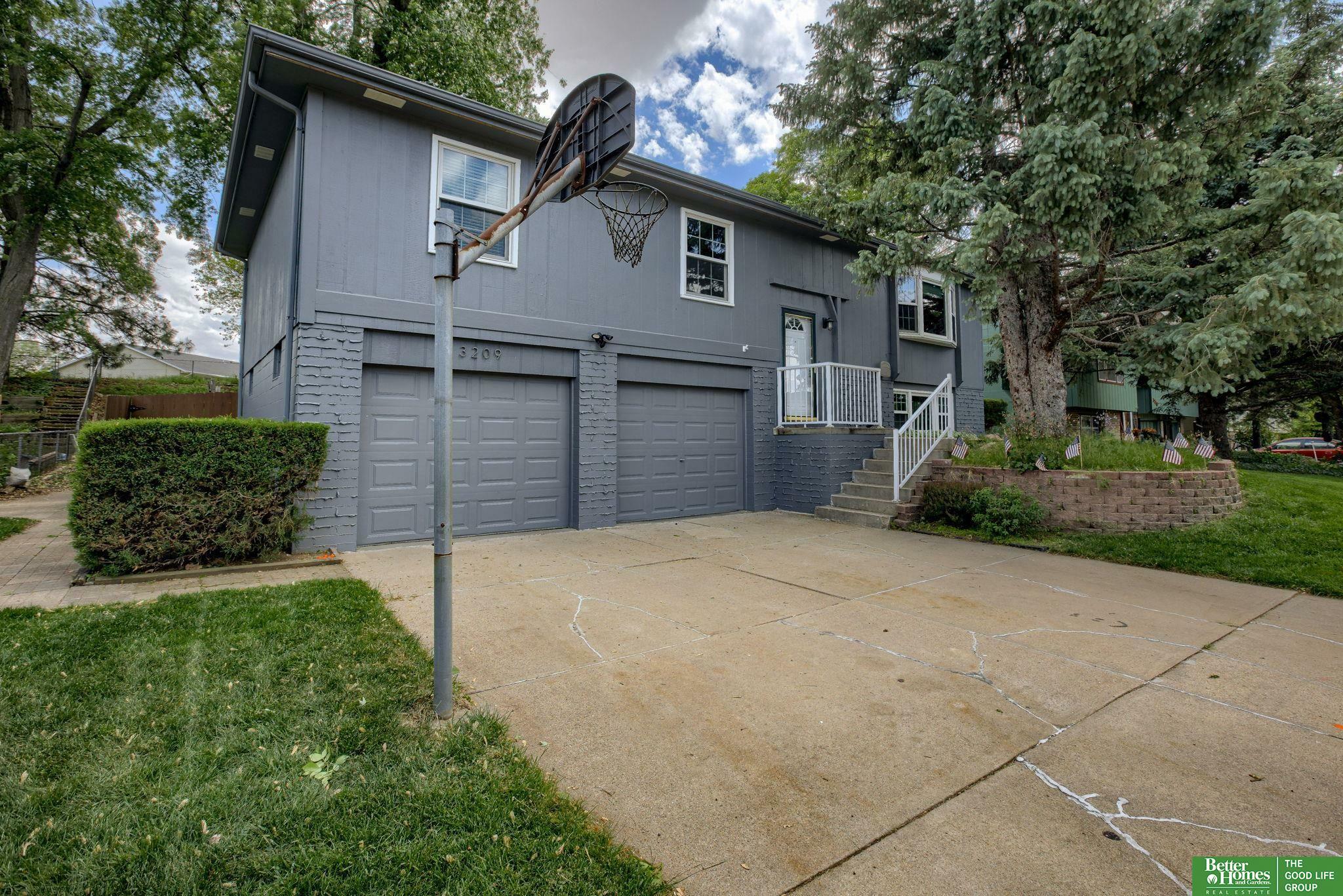 Property Photo: 3209 Coffey Avenue NE 68123