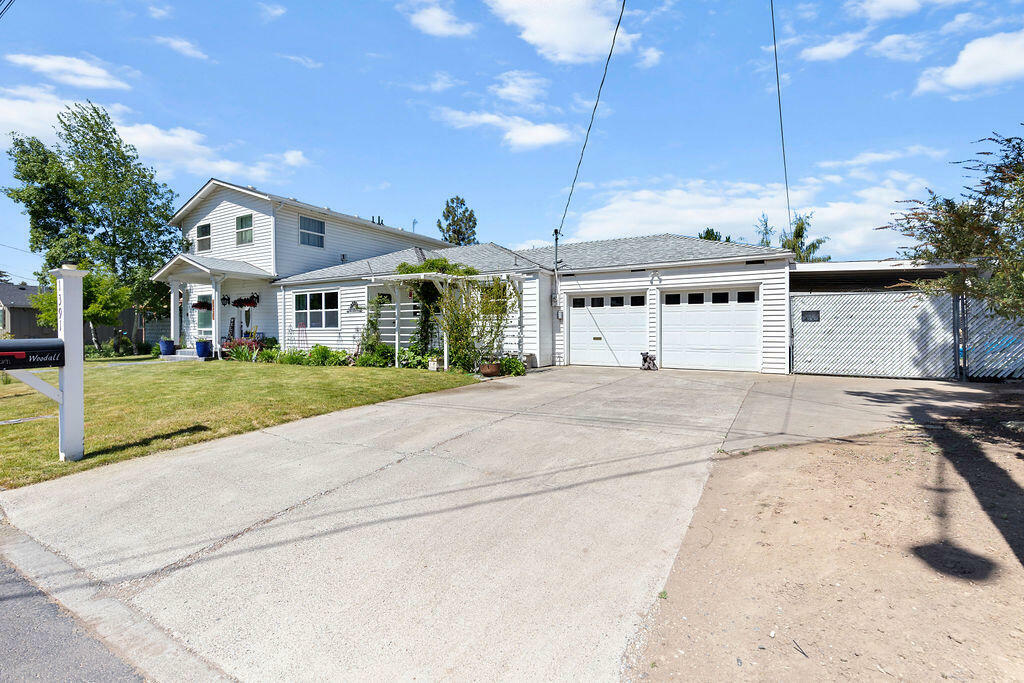 Property Photo: 1391 NE Del Norte Avenue OR 97754