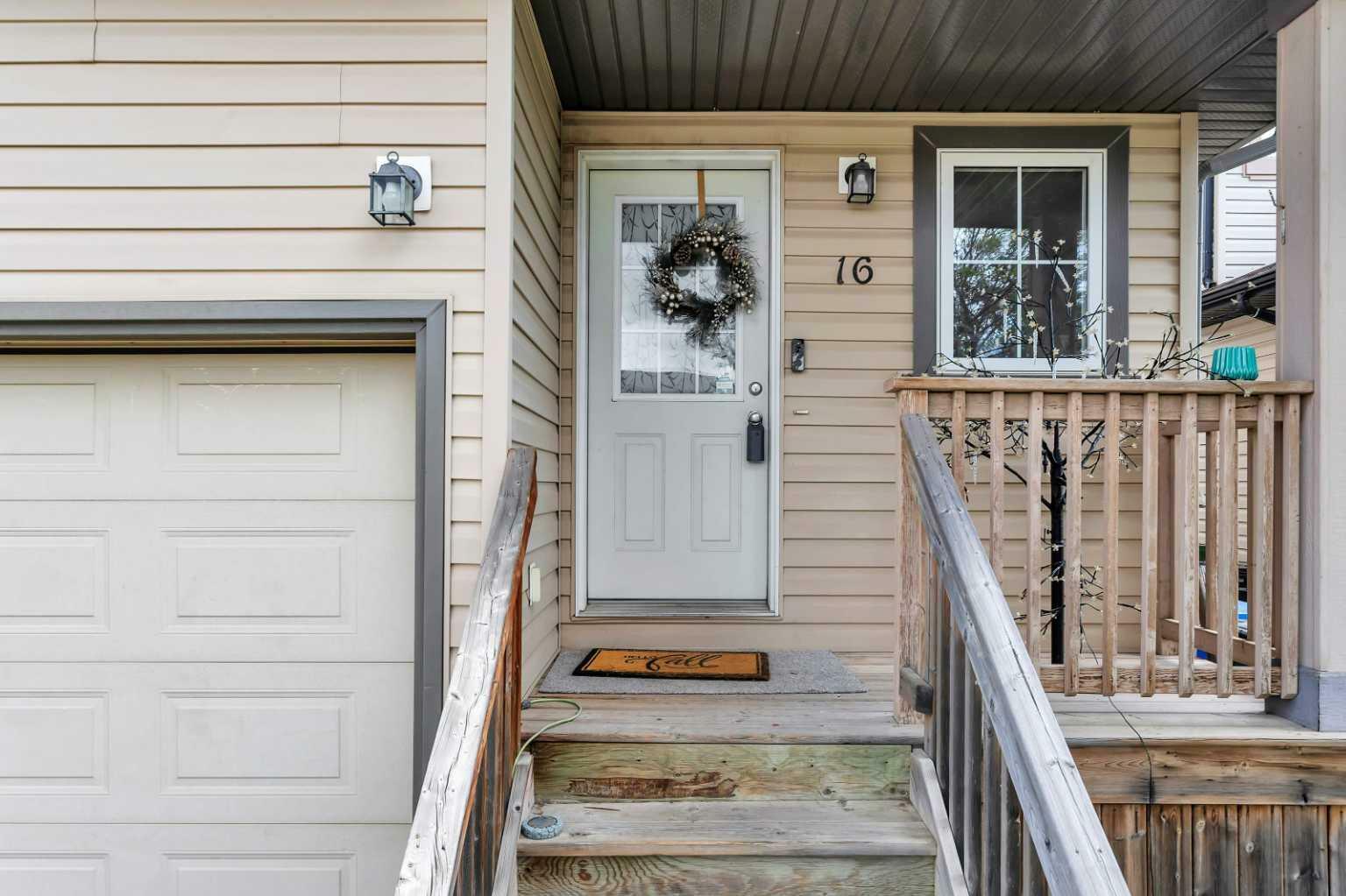 Property Photo: 16 Arthur Close AB T4R 3M5