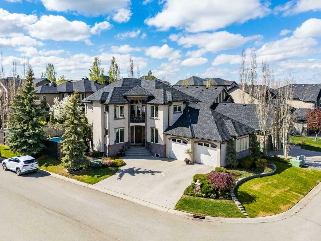 Property Photo: 208 Evergreen Circle SW AB T2Y 0B9