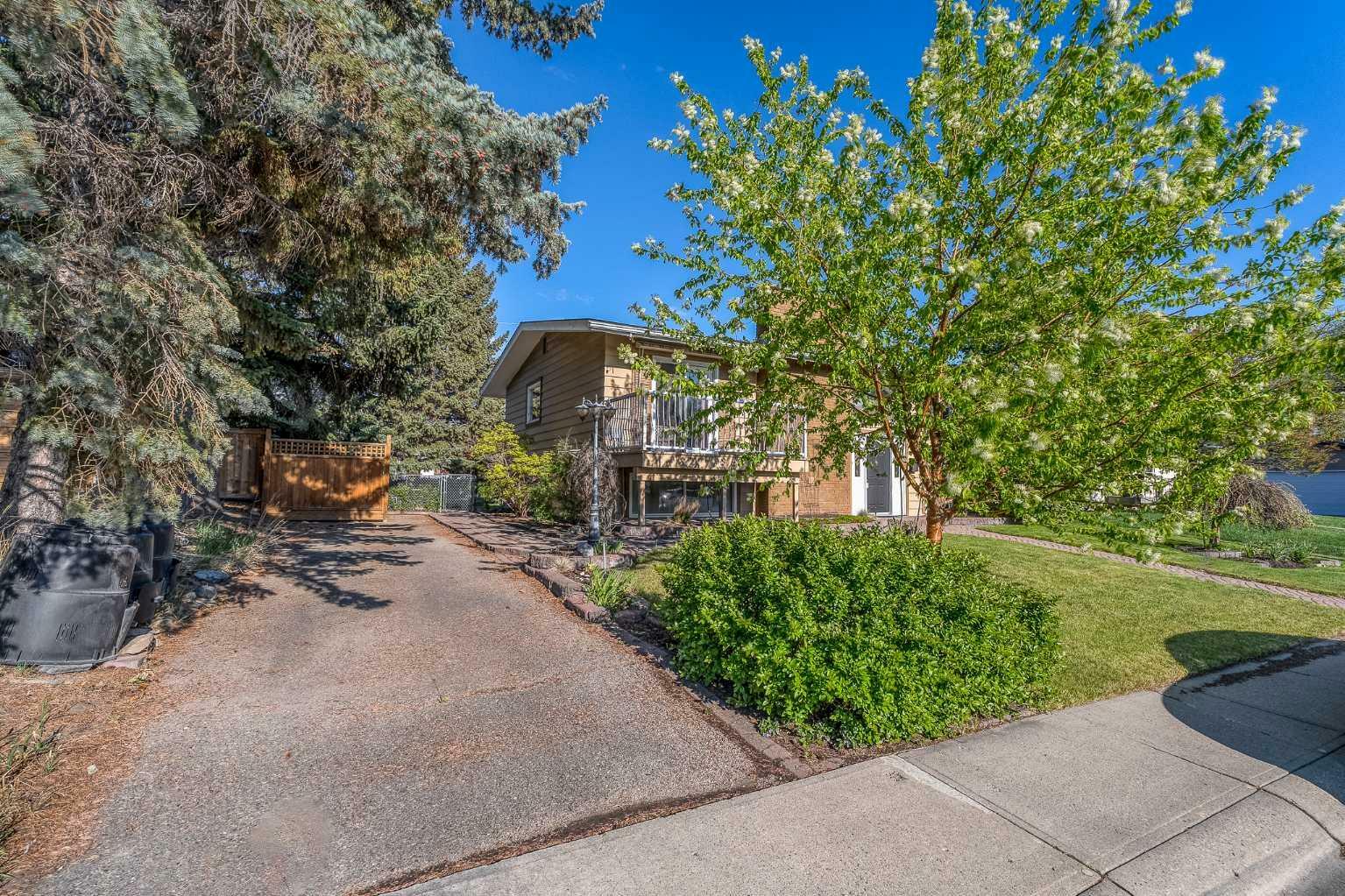 Property Photo: 645 Willowburn Crescent SE AB T2J 1M9