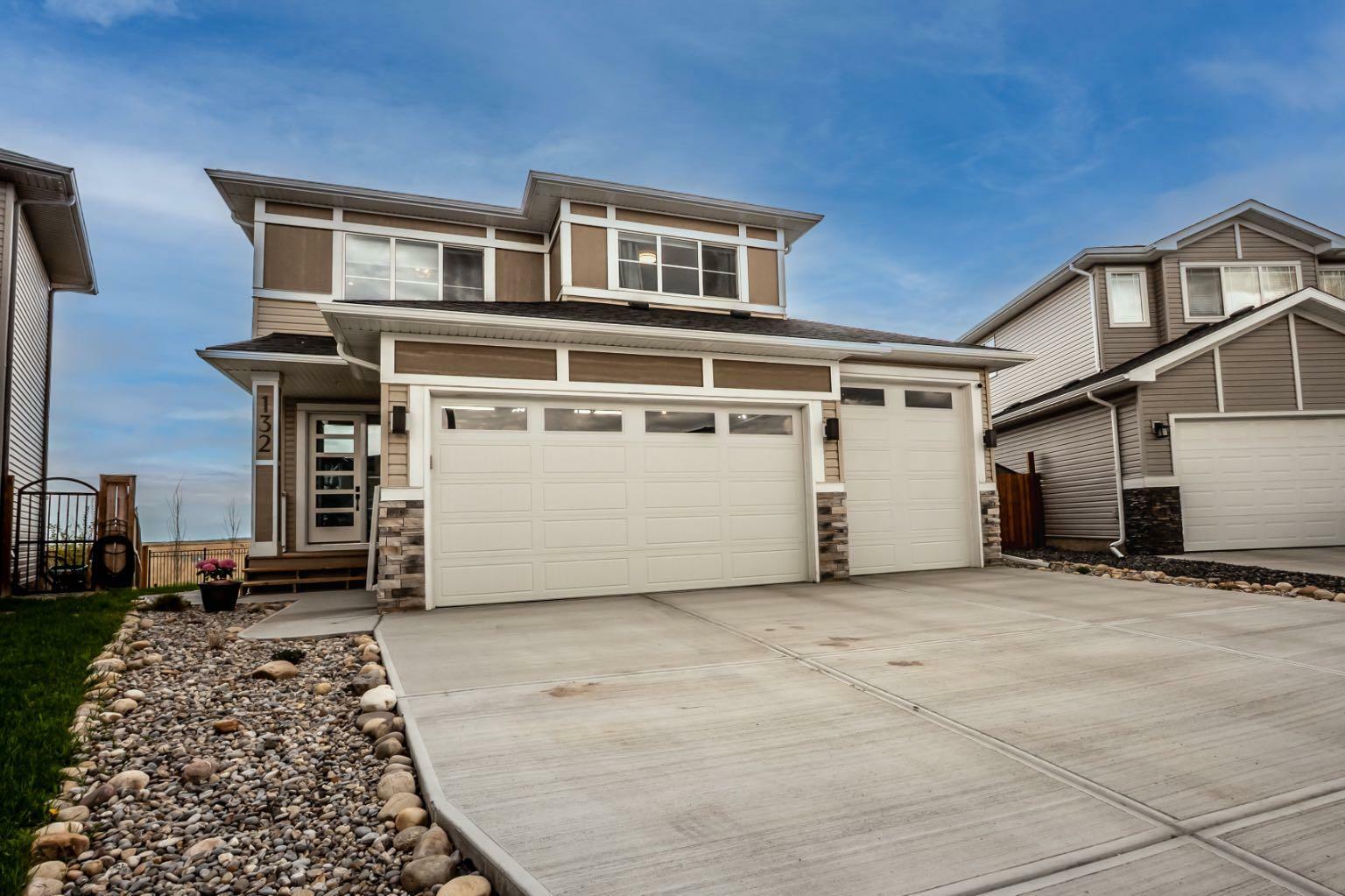 Property Photo: 132 Hamptons Common NE AB T1V 0B1