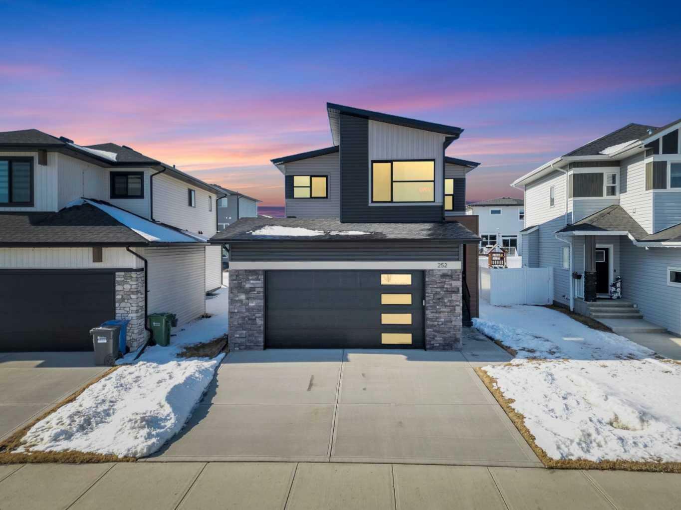 252 Emerald Drive  Red Deer AB T4P 3E2 photo
