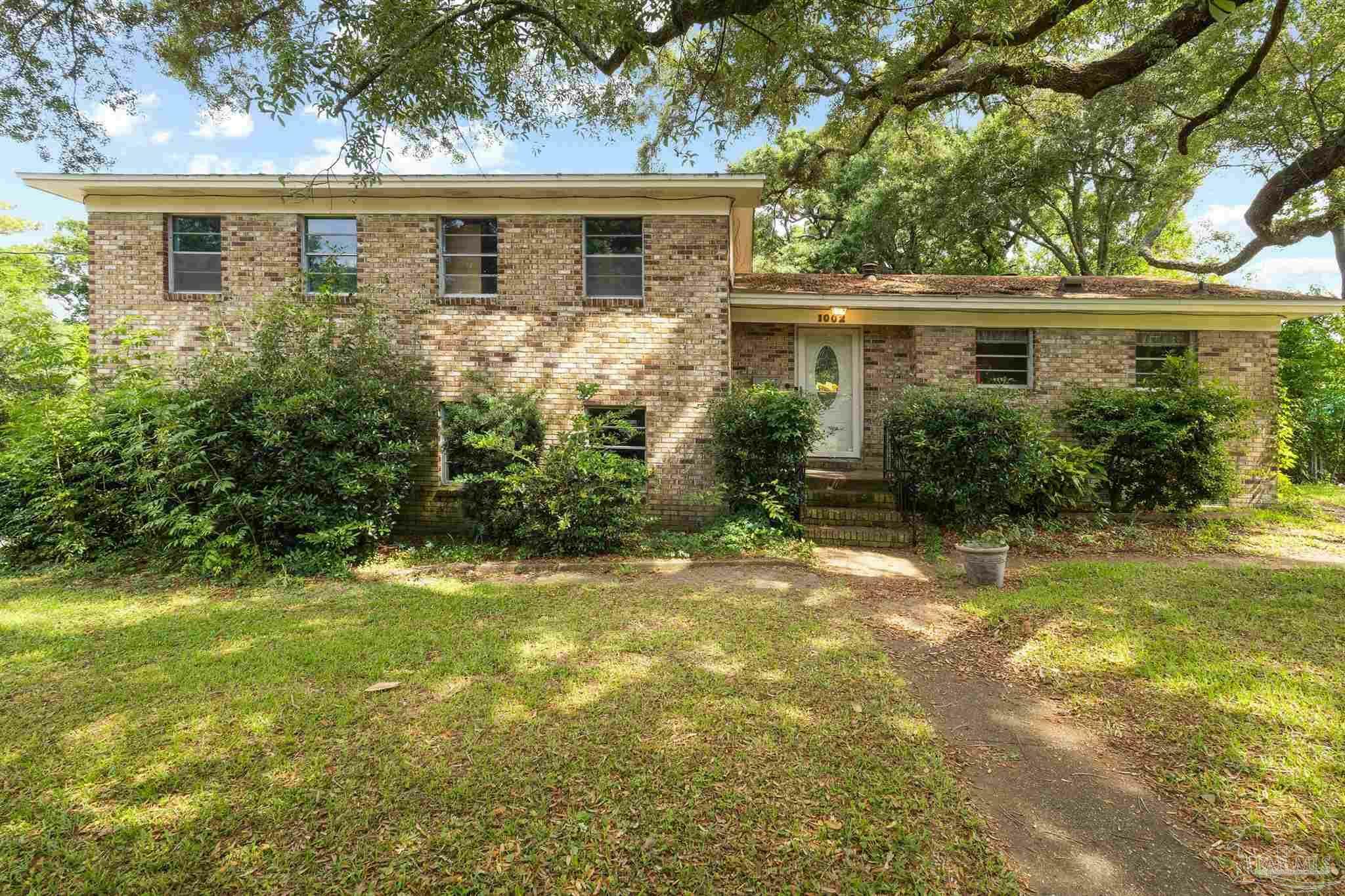 Property Photo: 1002 Montclair Rd FL 32505