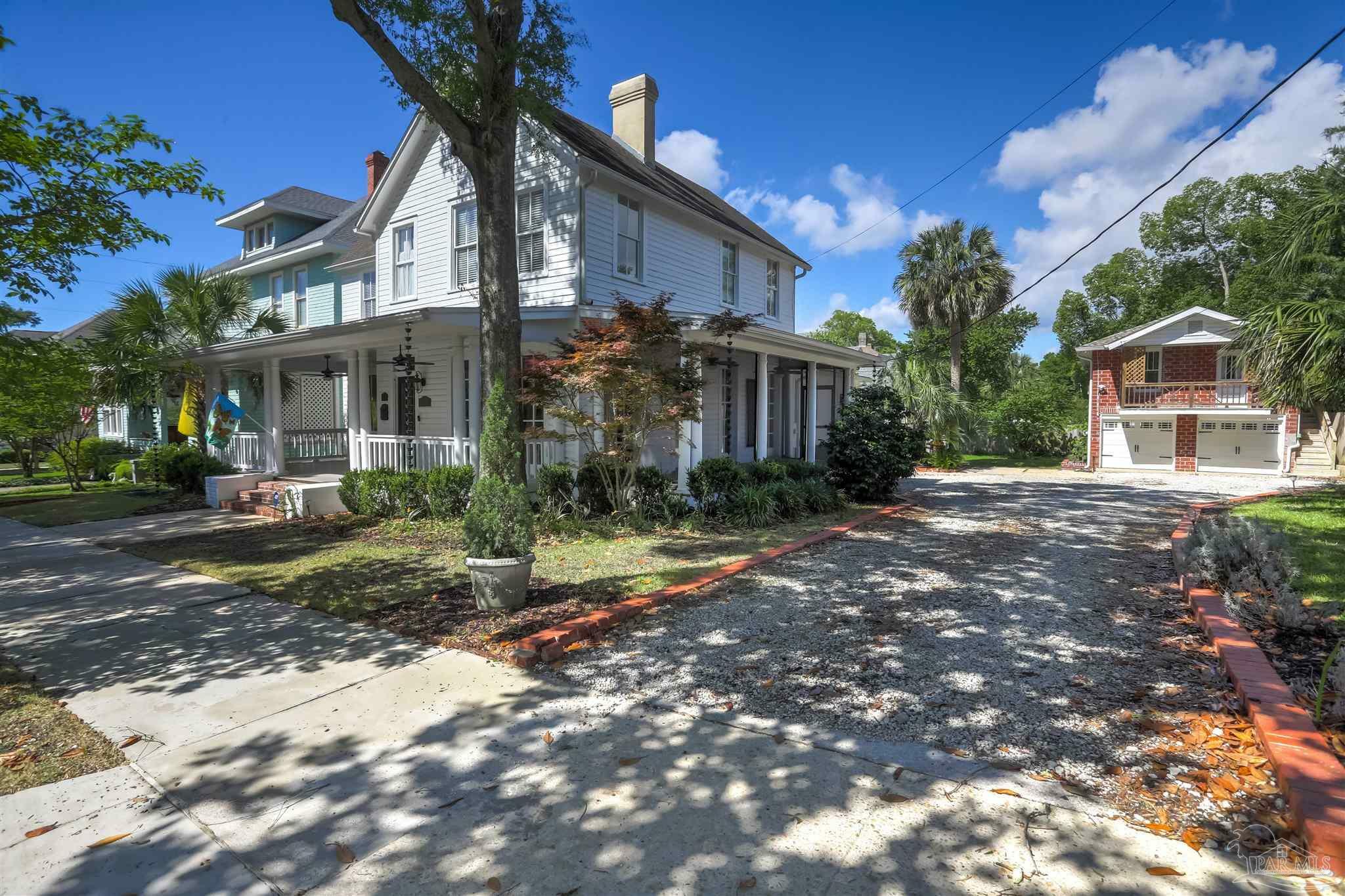 Property Photo: 905 N Barcelona St FL 32501