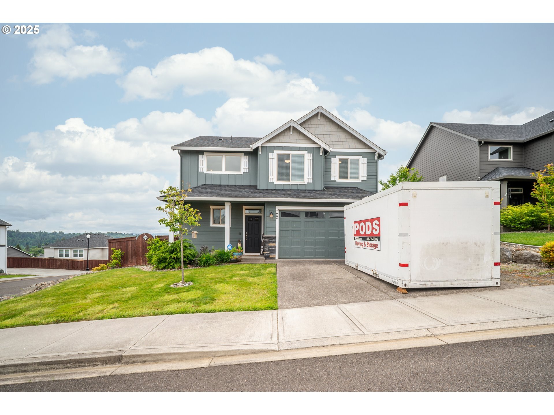 Property Photo: 722 E Vine Maple Ave WA 98629