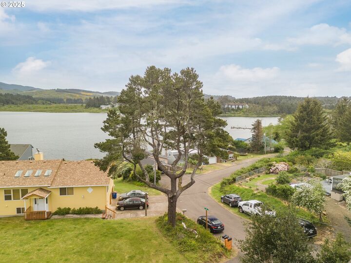 Property Photo: 1937 NE 7th Dr OR 97367