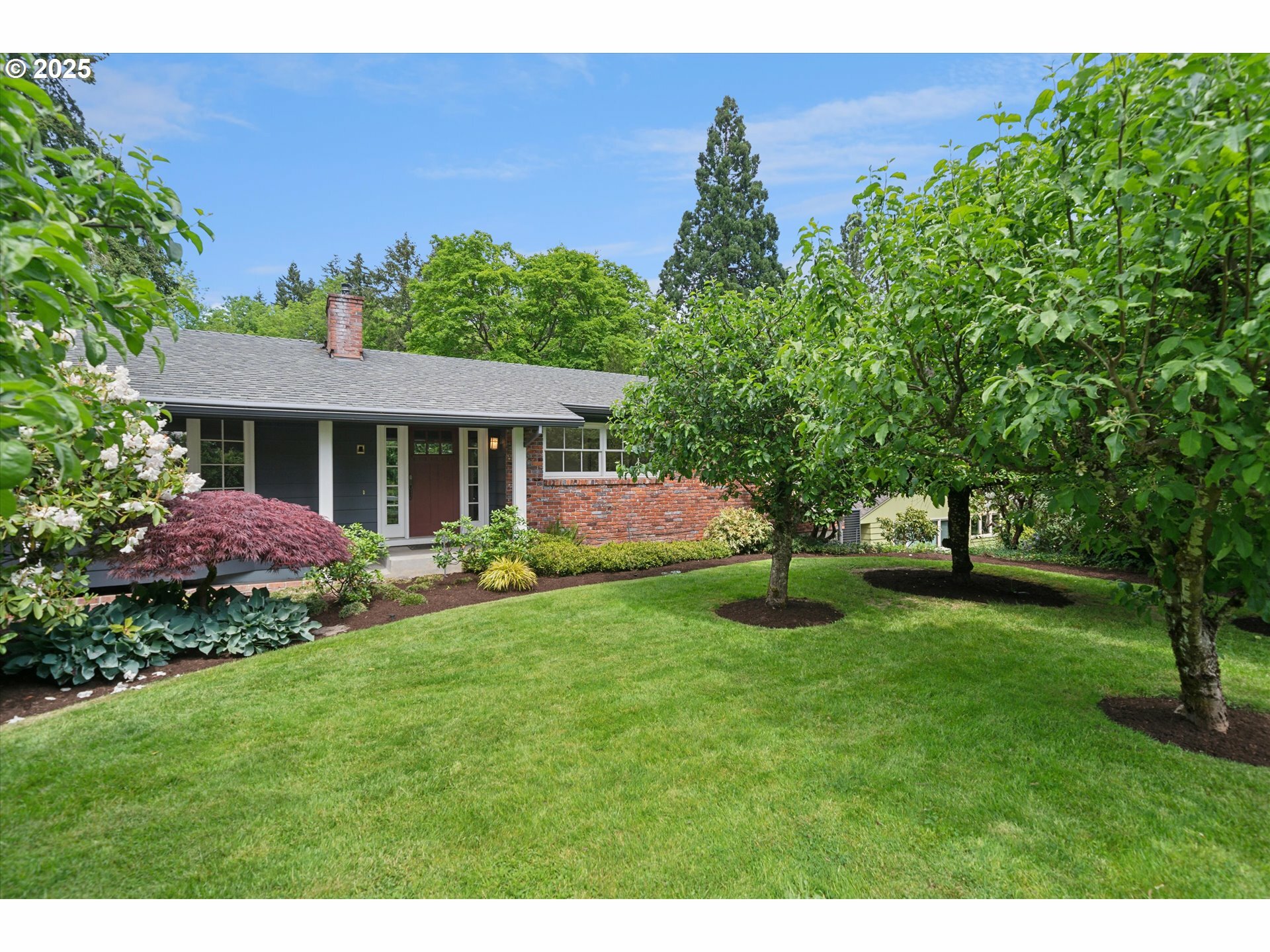 Property Photo: 501 S Riverside St OR 97219