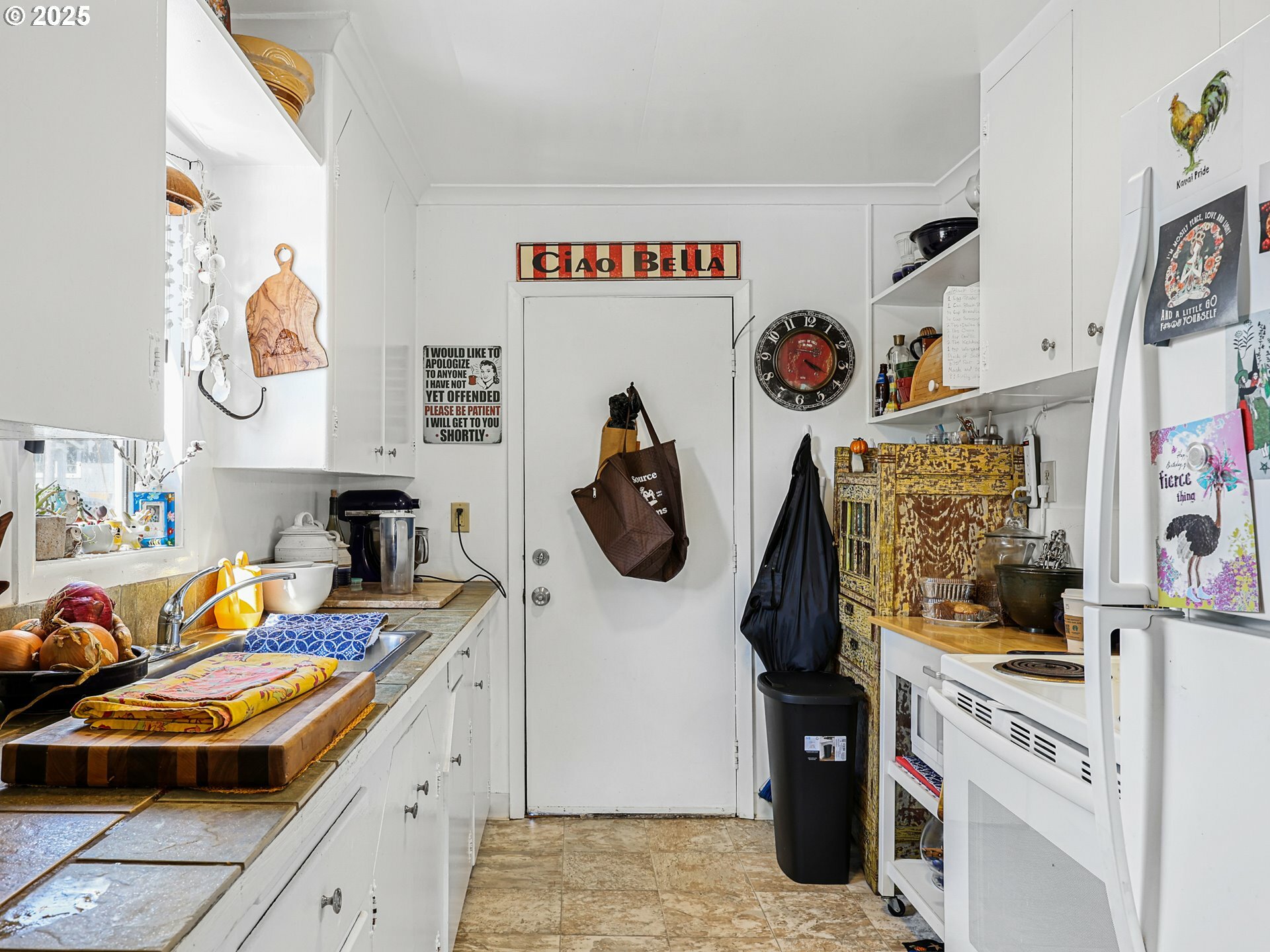 Property Photo:  1560 S Downing St  OR 97138 