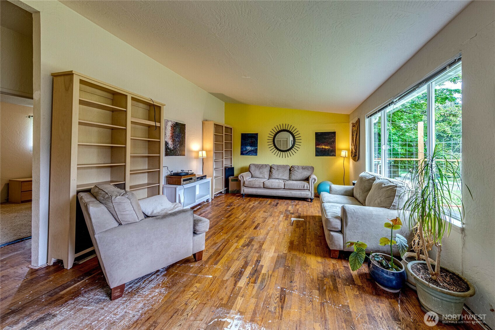 Property Photo: 806 N Larch Avenue WA 98362