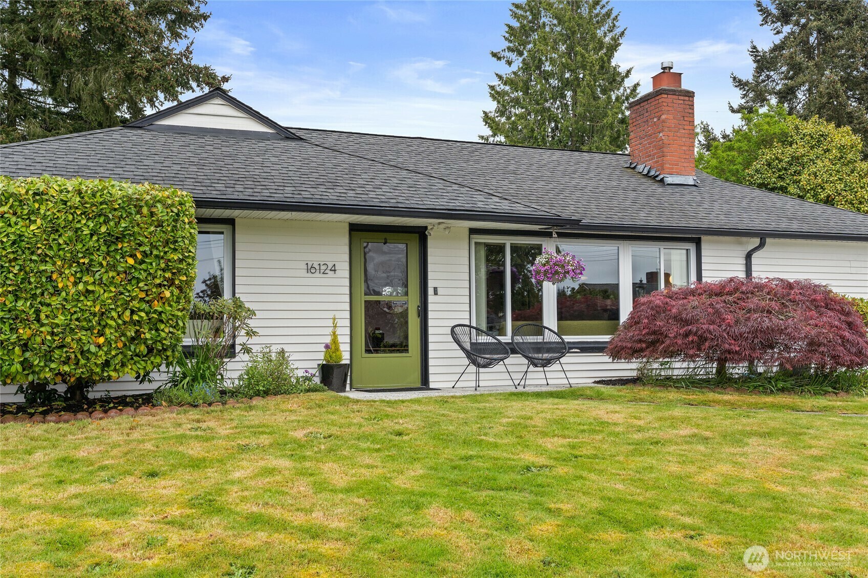 Property Photo: 16124 Midvale Avenue N WA 98133