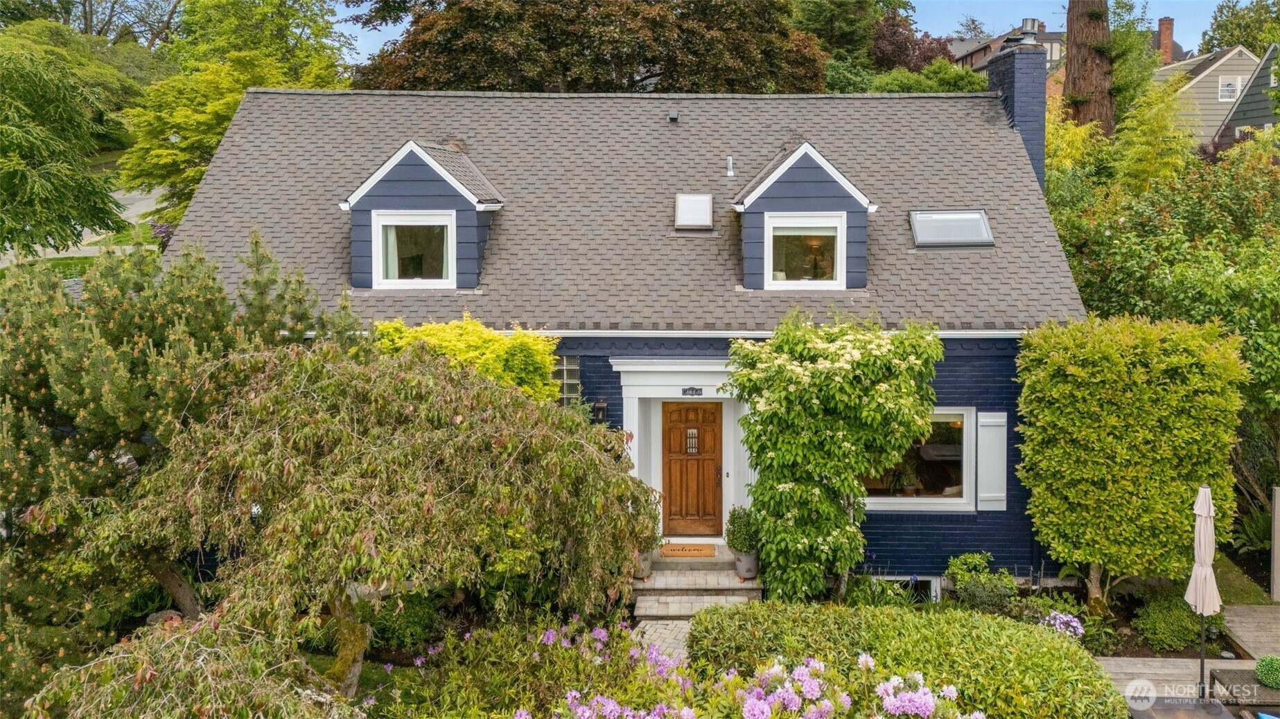 Property Photo: 4014 45th Avenue NE WA 98105