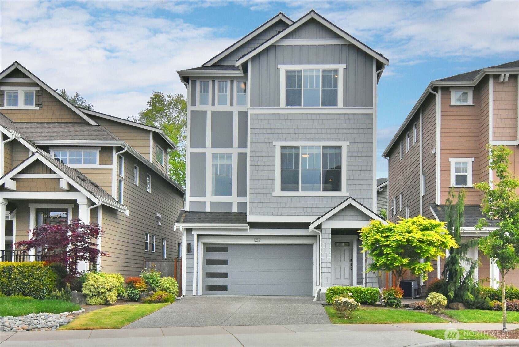1212  141st Place SW  Lynnwood WA 98087 photo