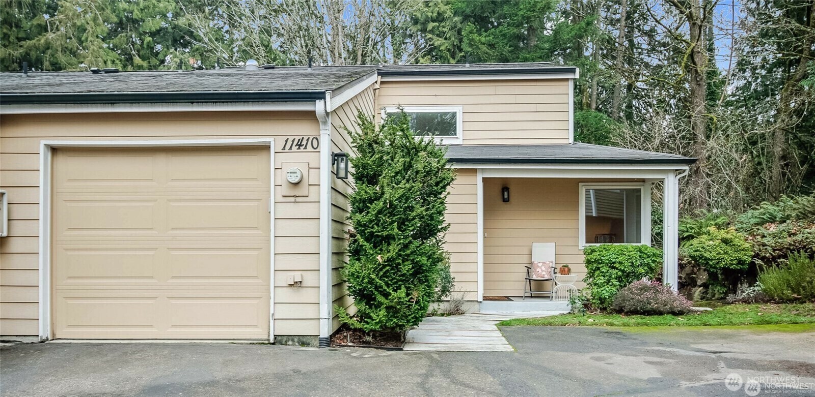 Property Photo: 11410 102nd Court NE 27 WA 98033
