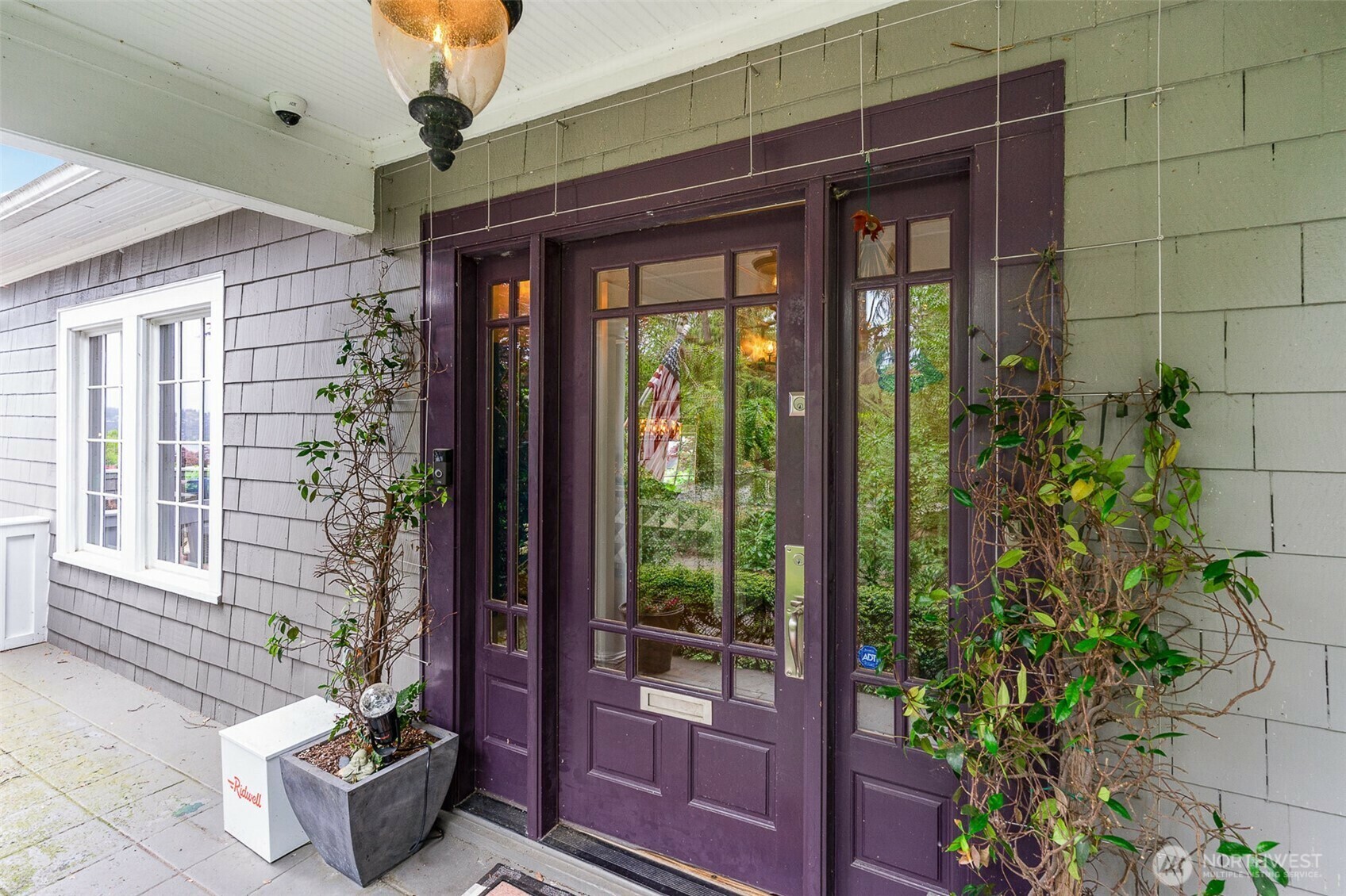 Property Photo: 3901 S Court Street WA 98144