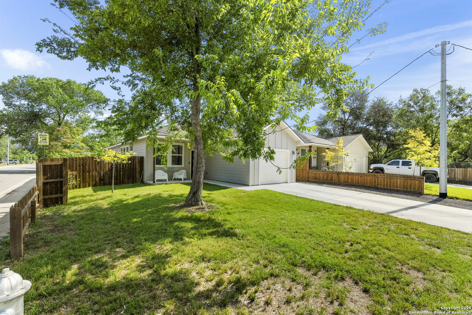 Property Photo: 964 Allende St TX 78155