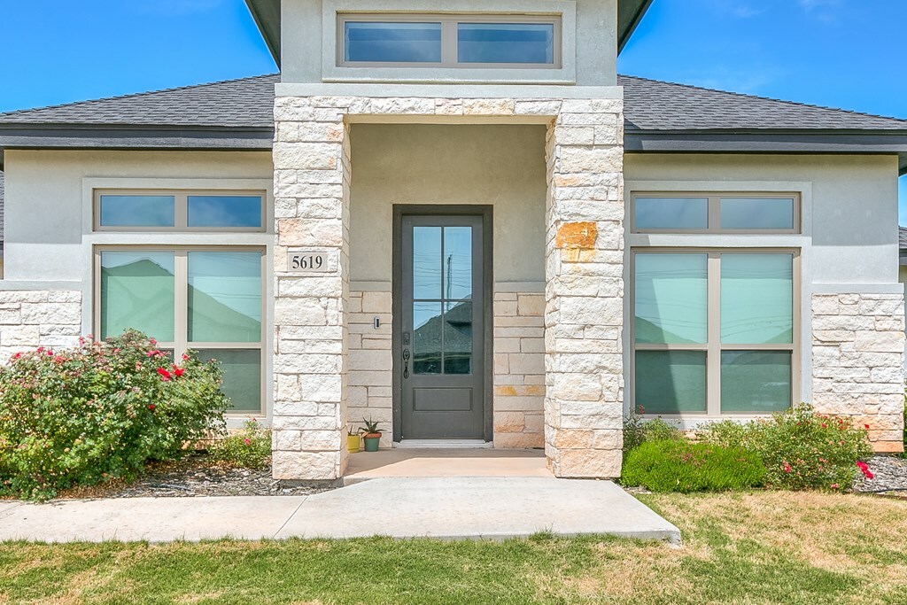 Property Photo: 5619 Slayde St TX 76904