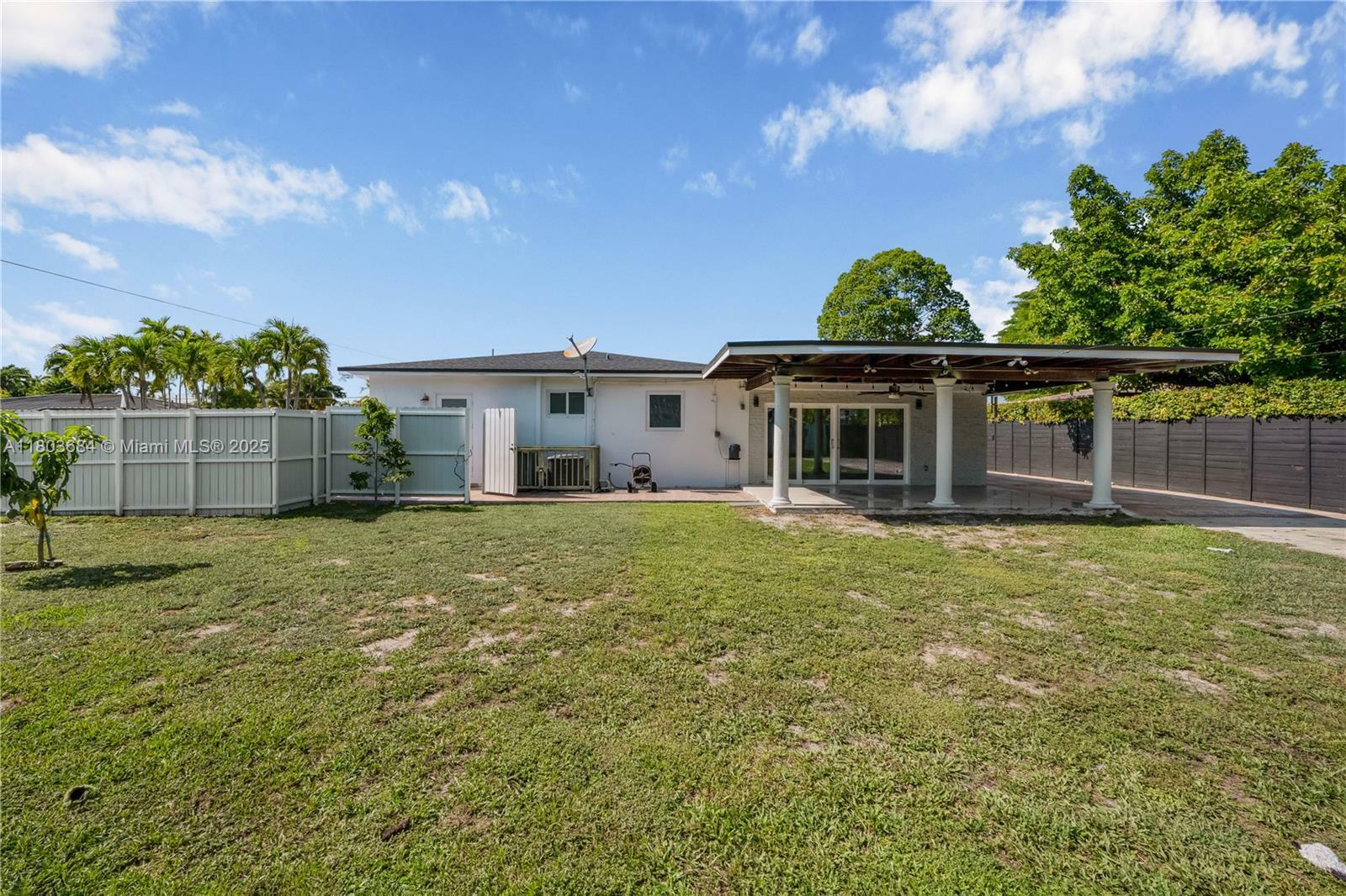 Property Photo: 4301 SW 85th Ave FL 33155