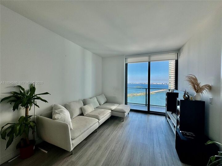 Property Photo:  501 NE 31st St 2903  FL 33137 