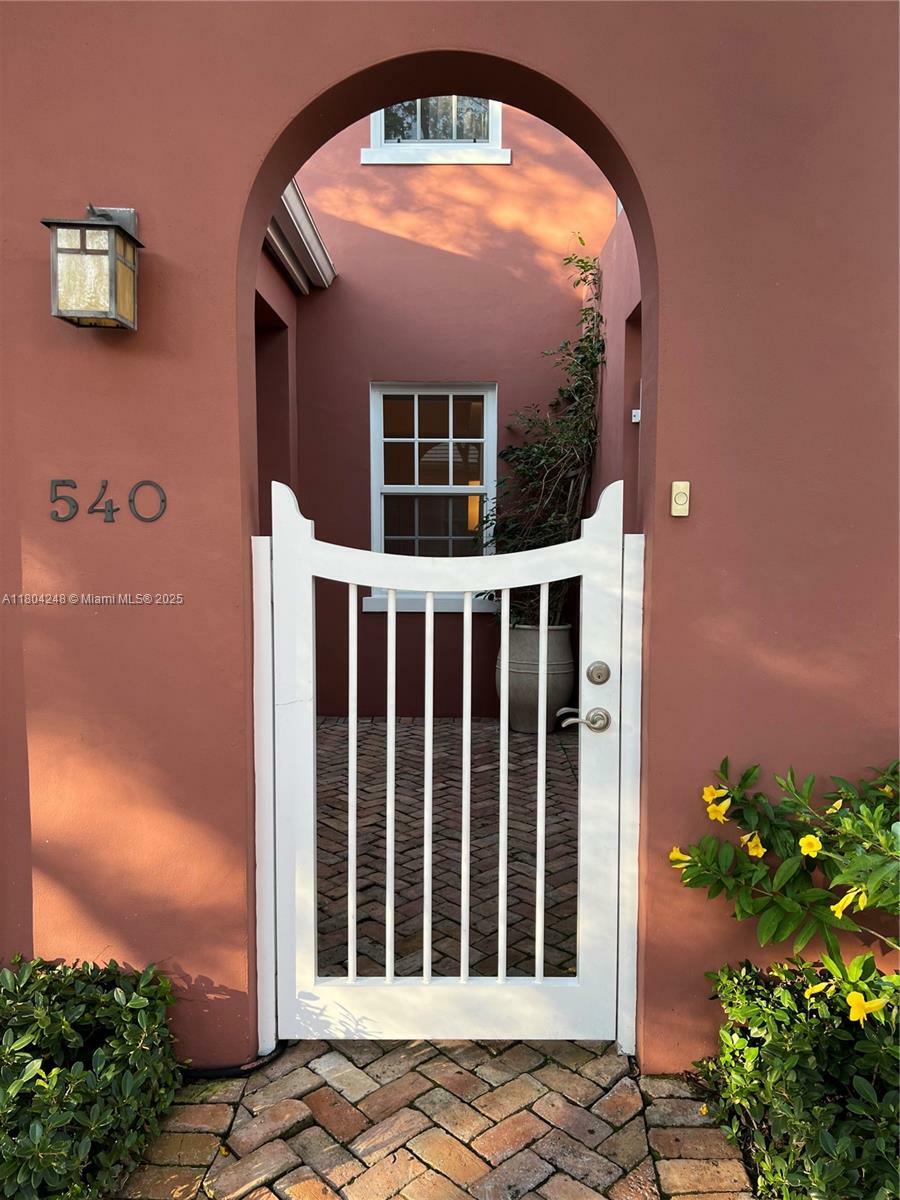 Property Photo: 540 Loretto Ave 19 FL 33146