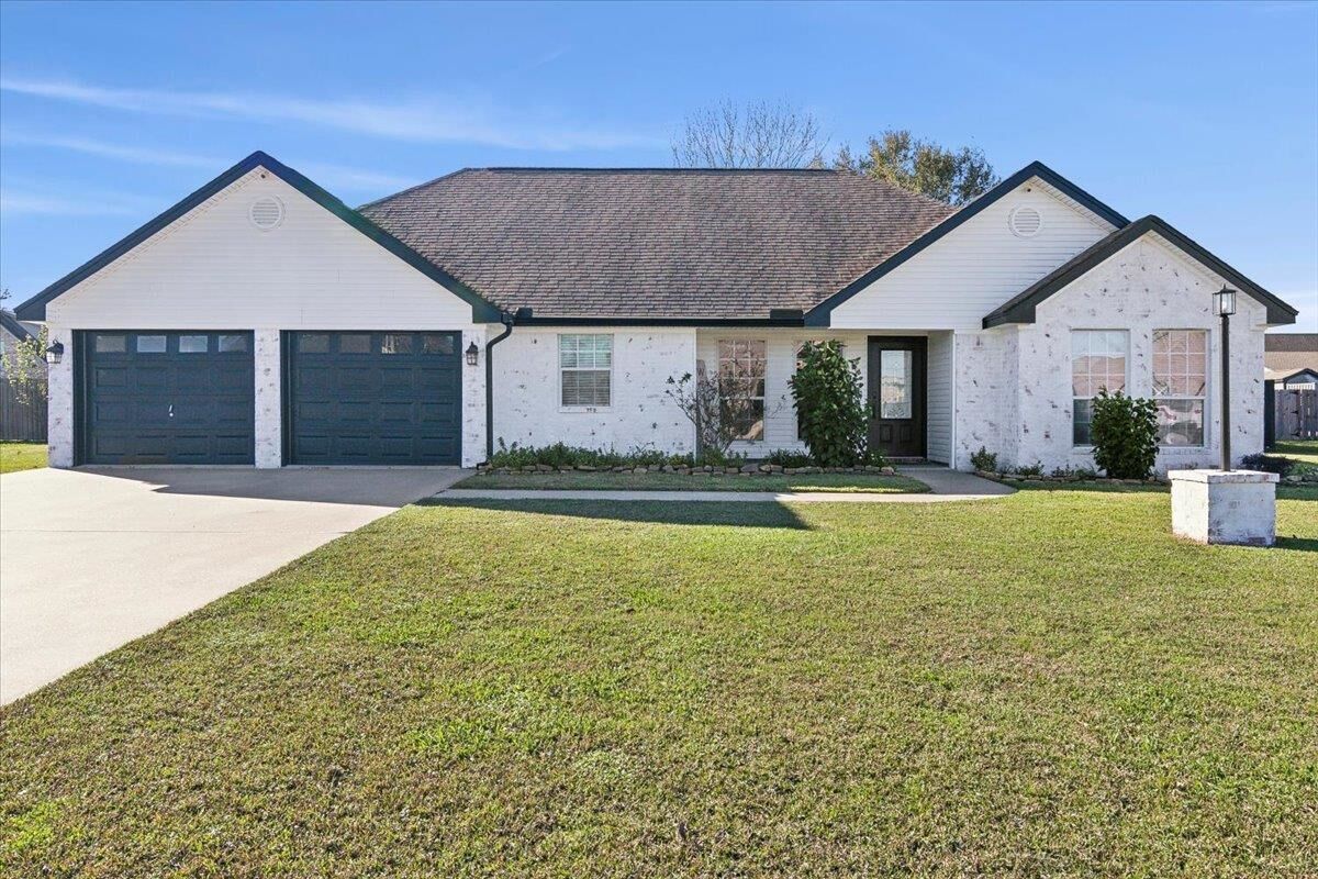 Property Photo: 150 Tyler Dr TX 77630