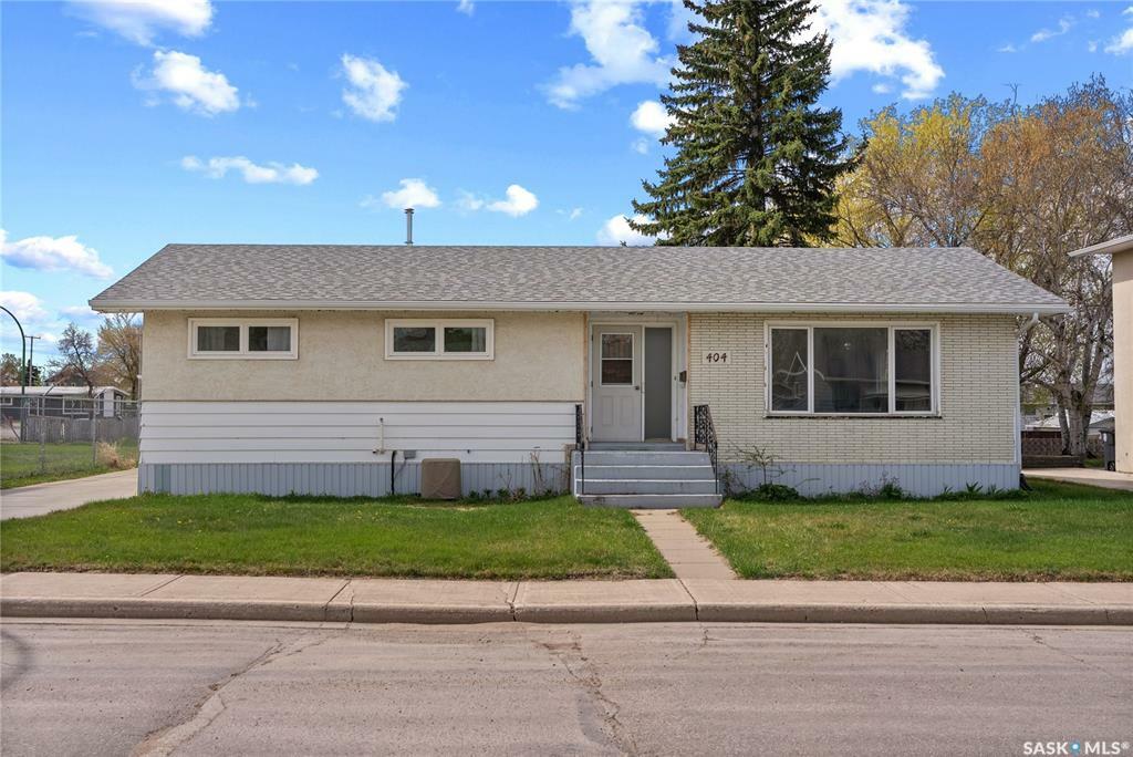 Property Photo: 404 6th Avenue W SK S0K 0M0