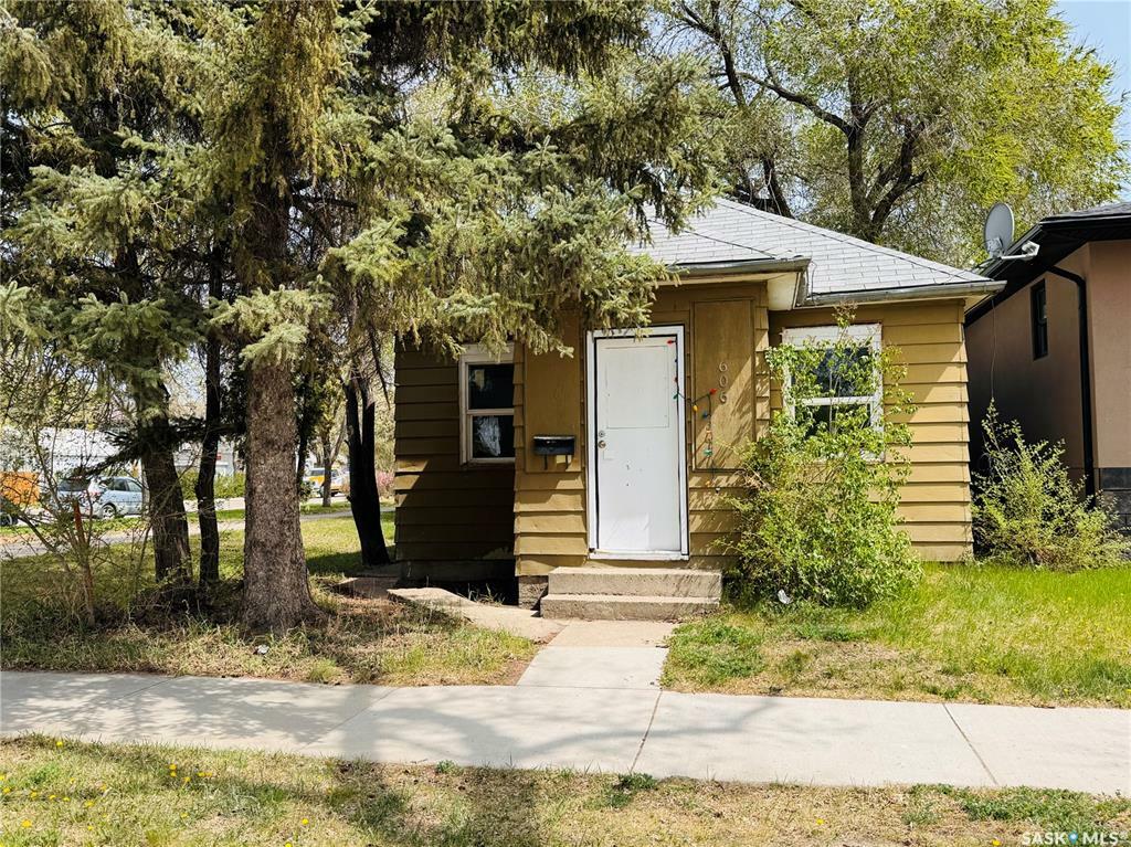 606 H Avenue S  Saskatoon SK S7M 1X1 photo