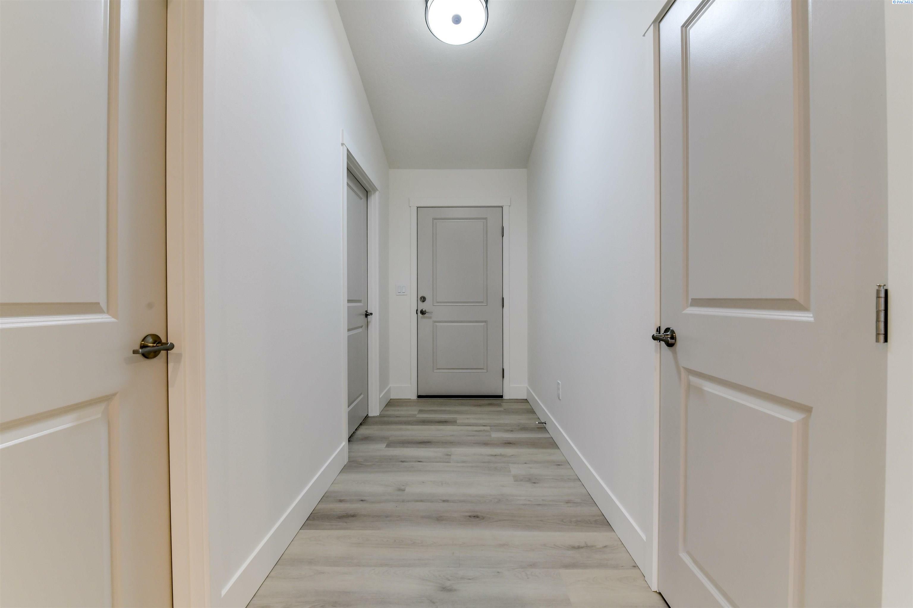 Property Photo: 6198 W 30th Pl WA 99338