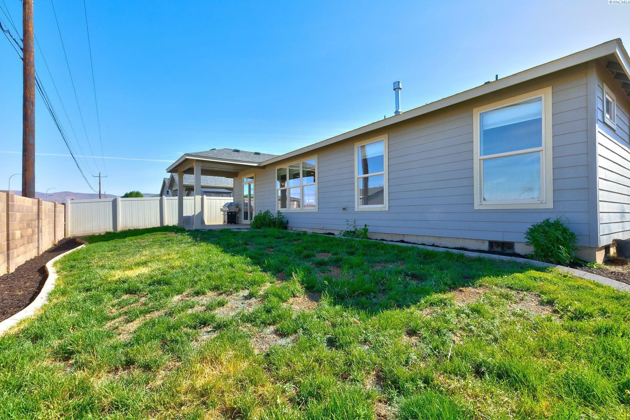 Property Photo: 110 N Zeus WA 98936