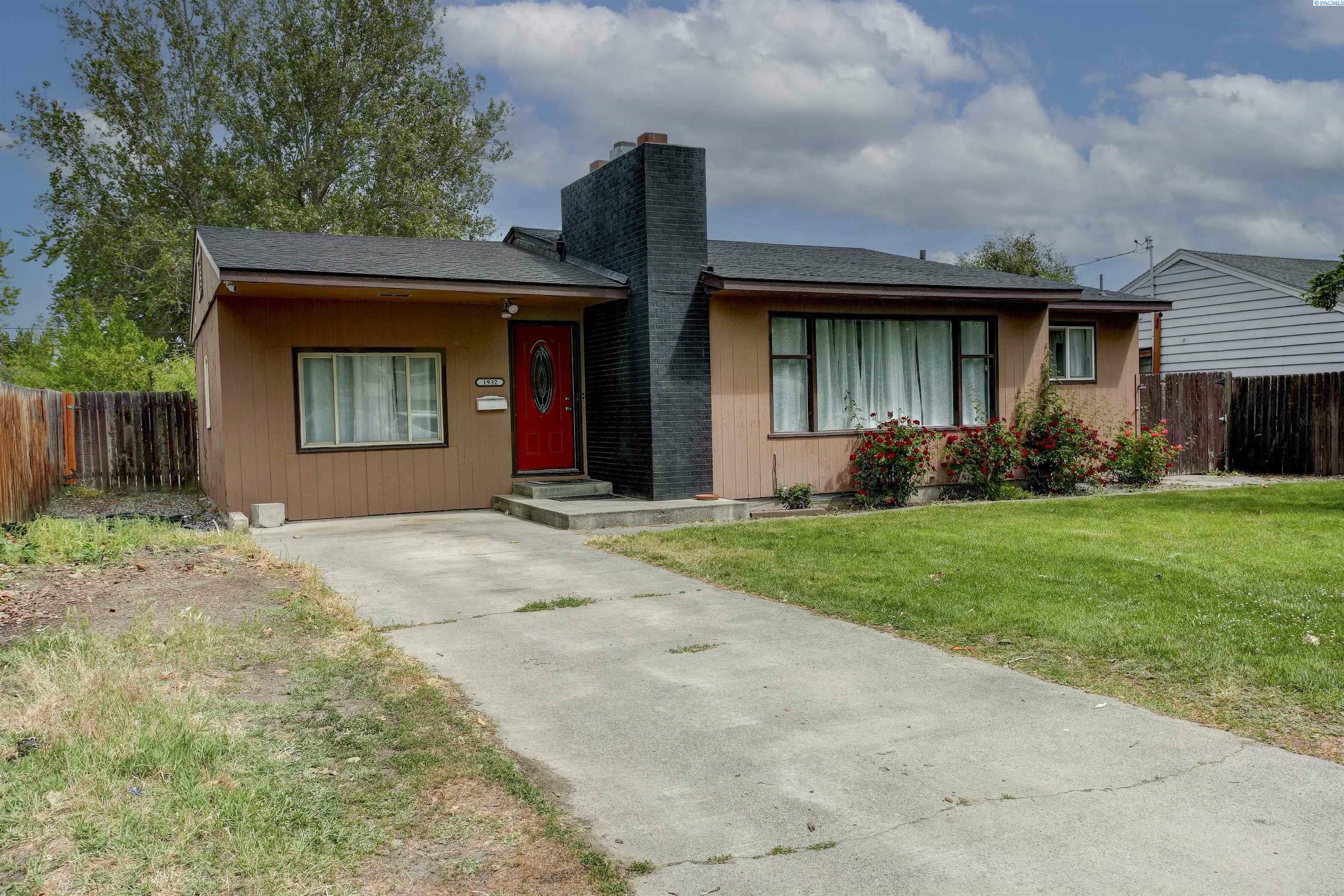 Property Photo: 1932 W 6th Ave WA 99336