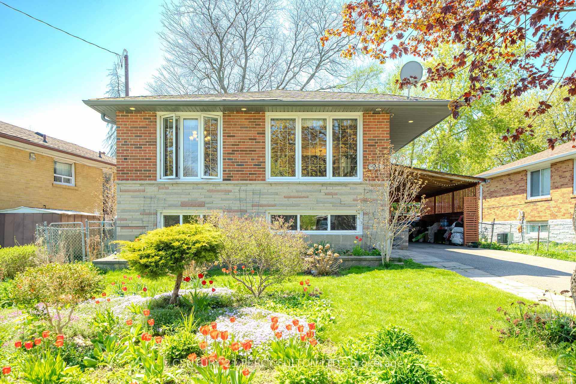 Property Photo: 98 Mossbank Drive ON M1G 2C7