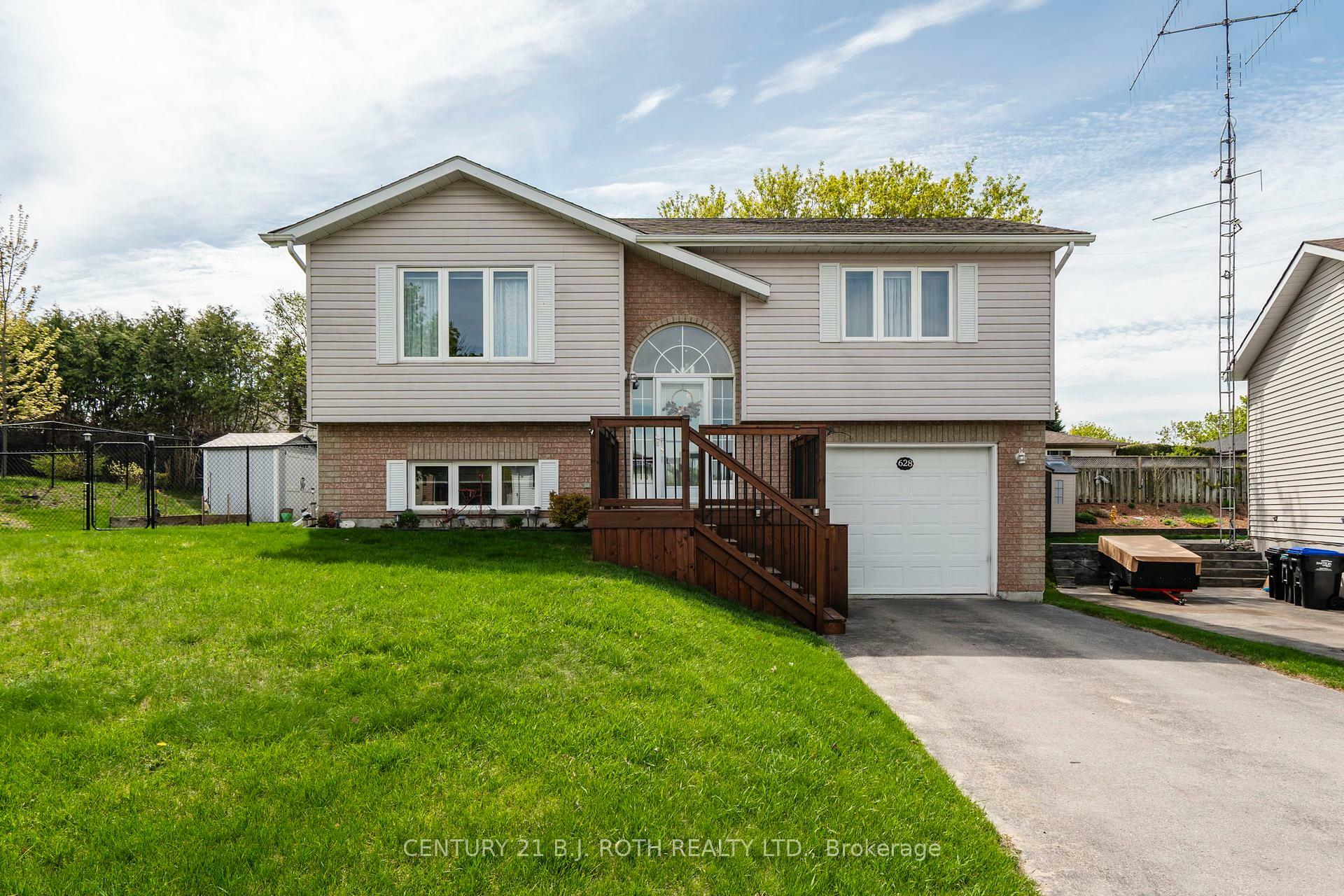 Property Photo: 628 Wayne Crescent ON L4R 5E2