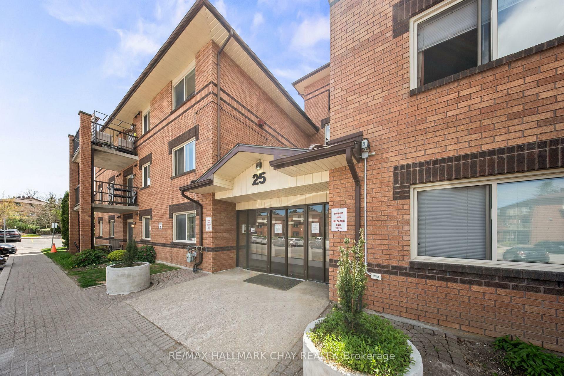 Property Photo:  25 Meadow Lane 303  ON L4N 7K2 