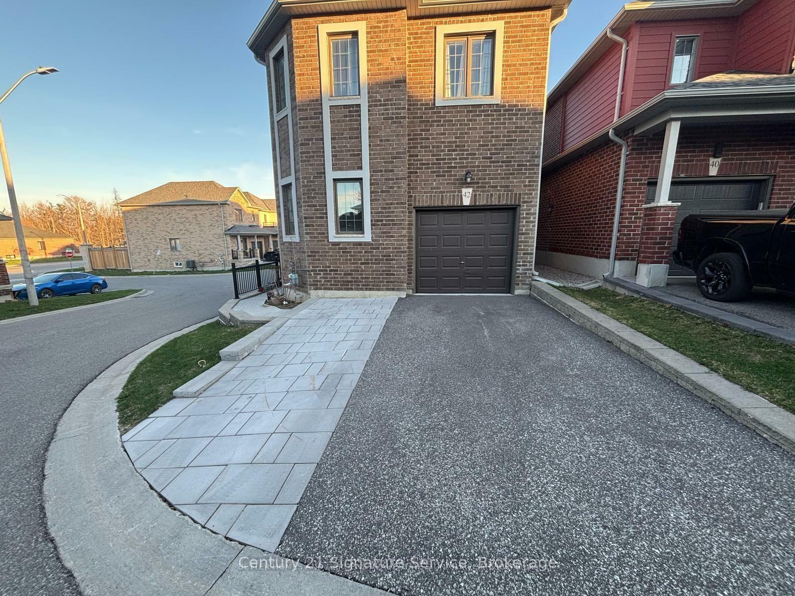 Photo de la propriété: 42 Bedford Estates Crescent ON L4N 9K5