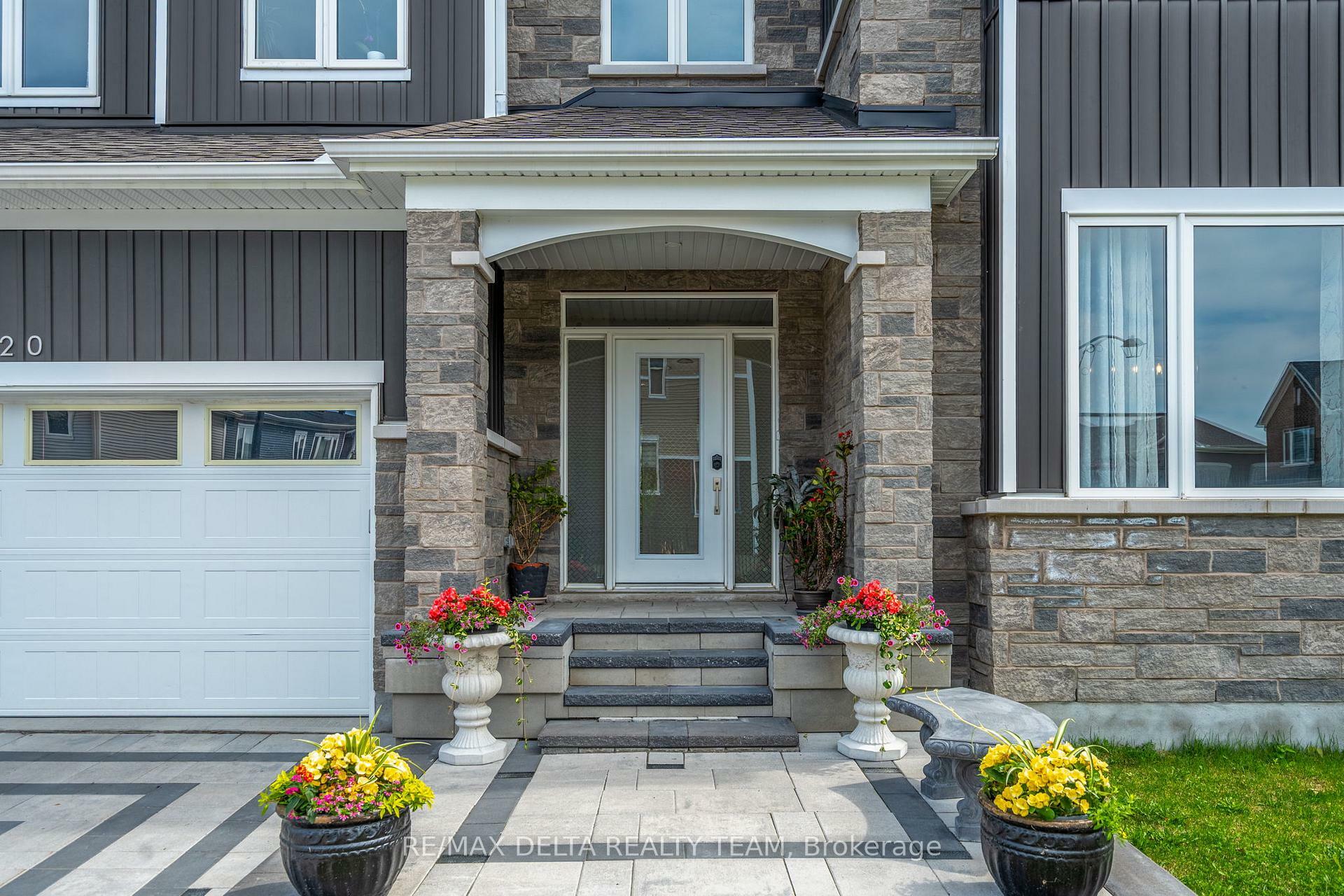 Photo de la propriété: 820 Mercier Crescent ON K1W 0N6