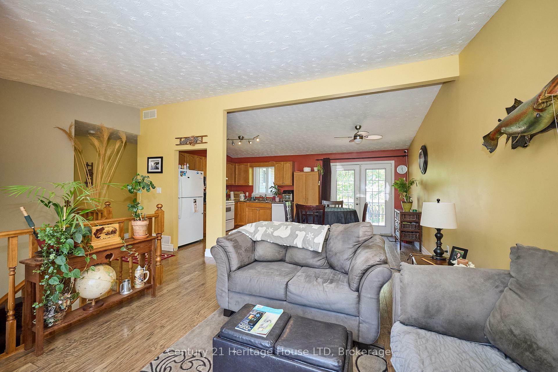 Property Photo:  3040 Poplar Avenue  ON L0S 1N0 