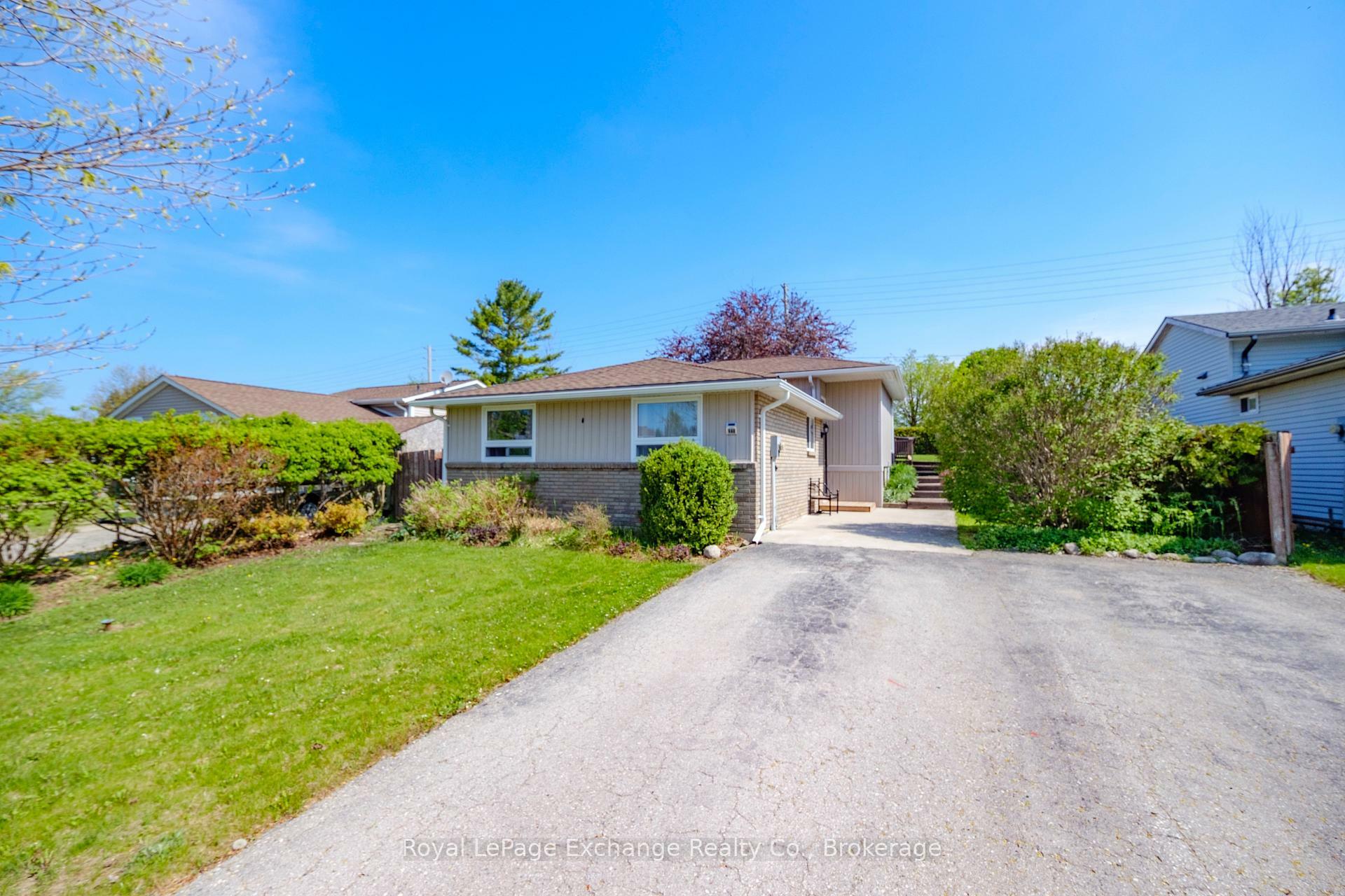 Property Photo:  660 Johnston Crescent  ON N2Z 1S6 