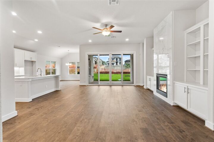 Property Photo: 422 Sitlington Lane TX 78738
