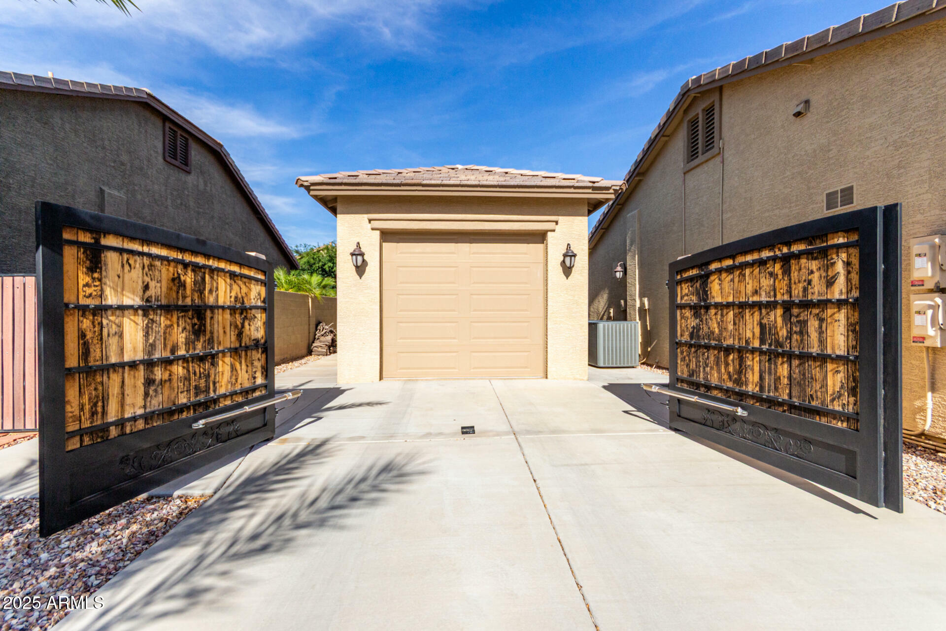 Property Photo: 11737 N 143rd Drive AZ 85379