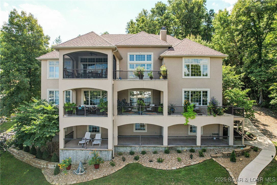 Property Photo: 1163 Beacon Pointe Circle MO 65049