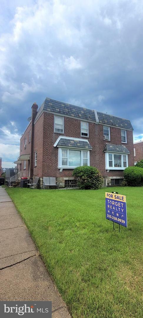 Property Photo: 1810 Oakmont Street PA 19111