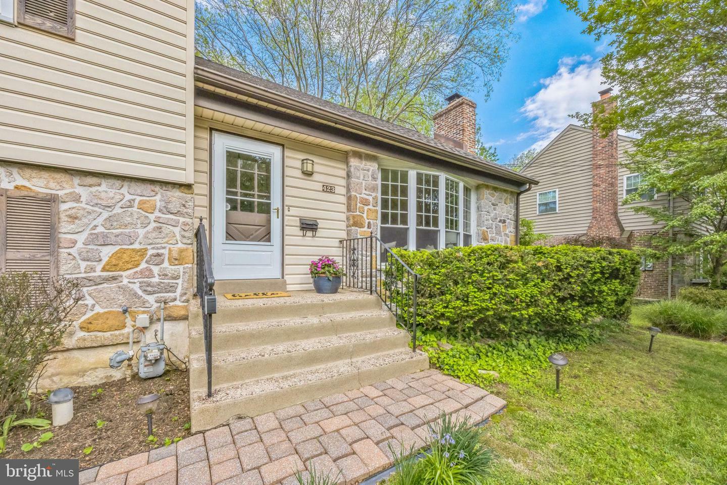 Property Photo: 423 Drexel Place PA 19081