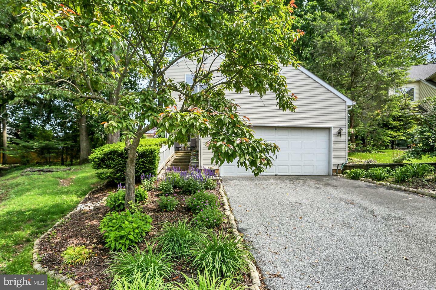 Property Photo: 1027 Oak Knoll Drive PA 17111