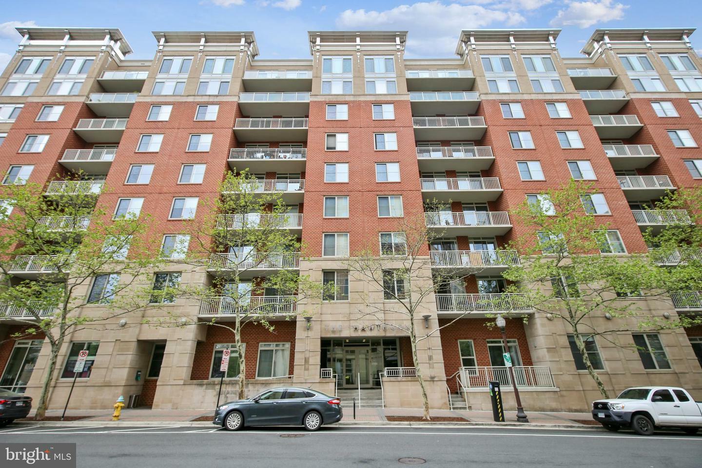 Property Photo: 820 N Pollard Street 203 VA 22203