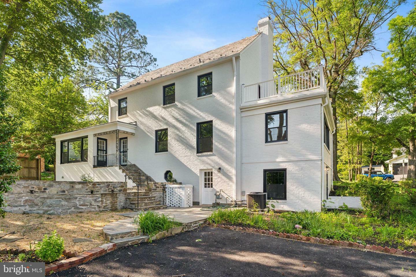 Property Photo: 1901 Belle Haven Road VA 22307