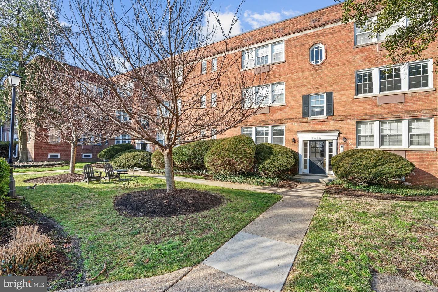 Property Photo: 1810 W Abingdon Drive W 101 VA 22314