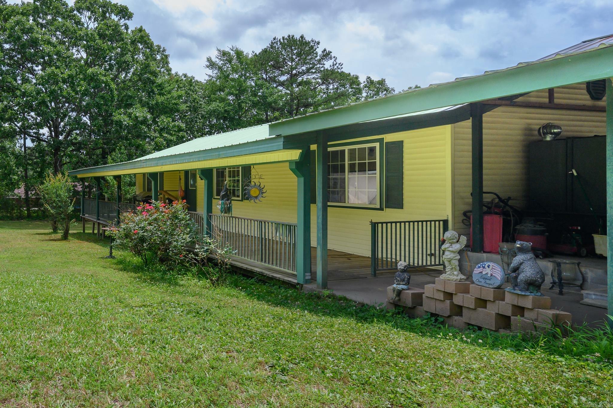 Property Photo: 1702 Carolina Drive AR 71953