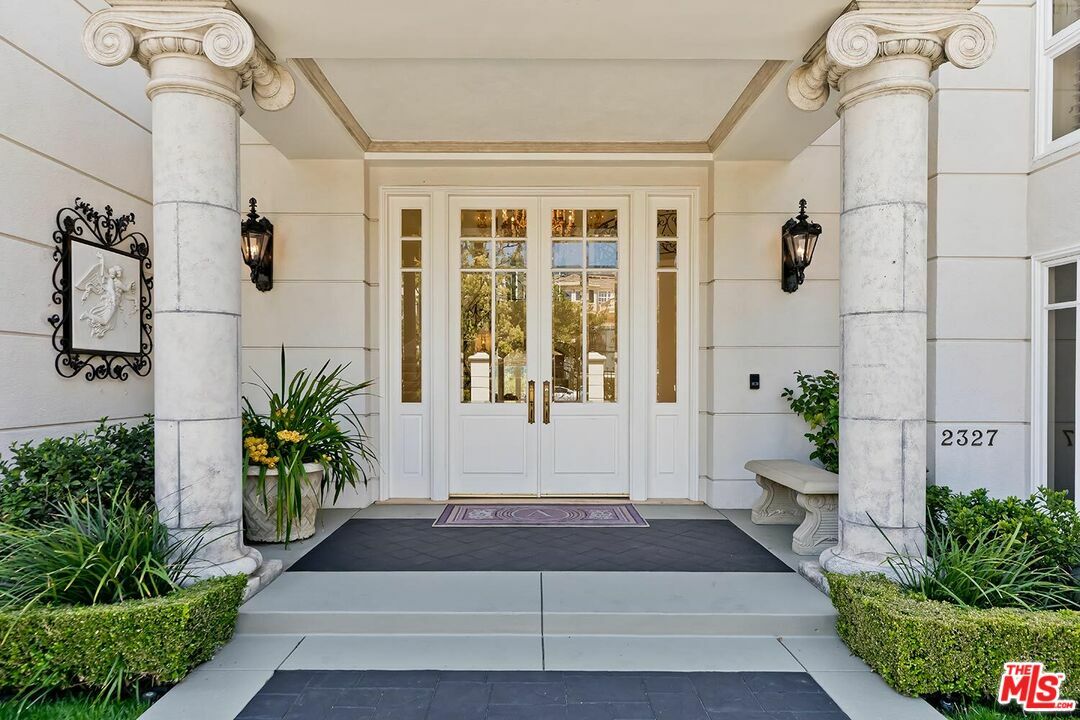 Property Photo: 2327 Weybridge Ln CA 90077