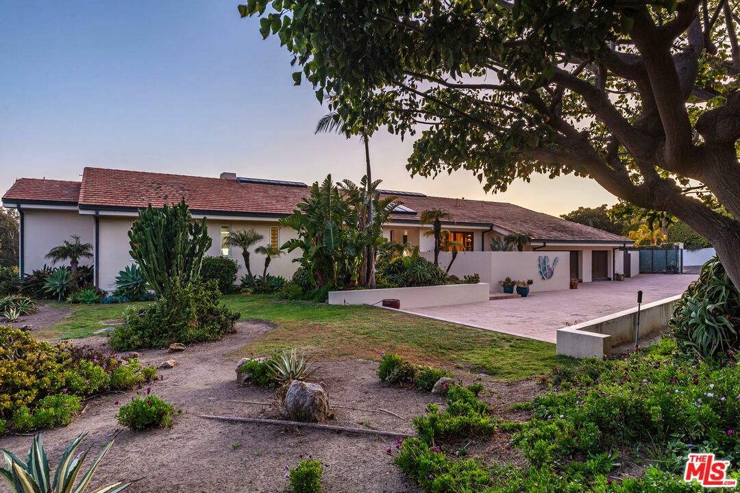 Property Photo: 6417 Merritt Dr CA 90265